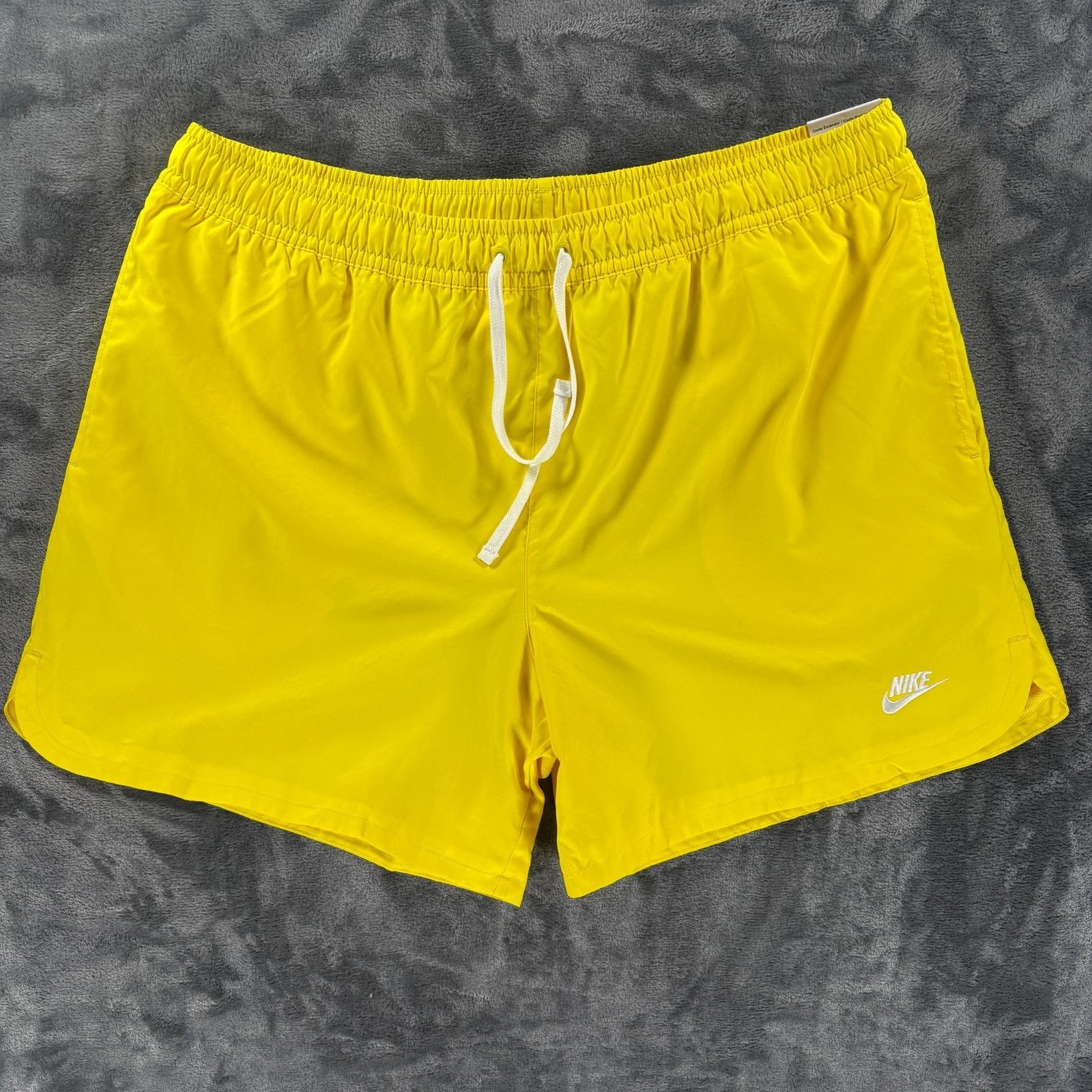 Nike Nike Men XXL Club Woven Lined Shorts Opti Yellow DM6829‑731 Size US 38 / EU 54 - 1 Thumbnail
