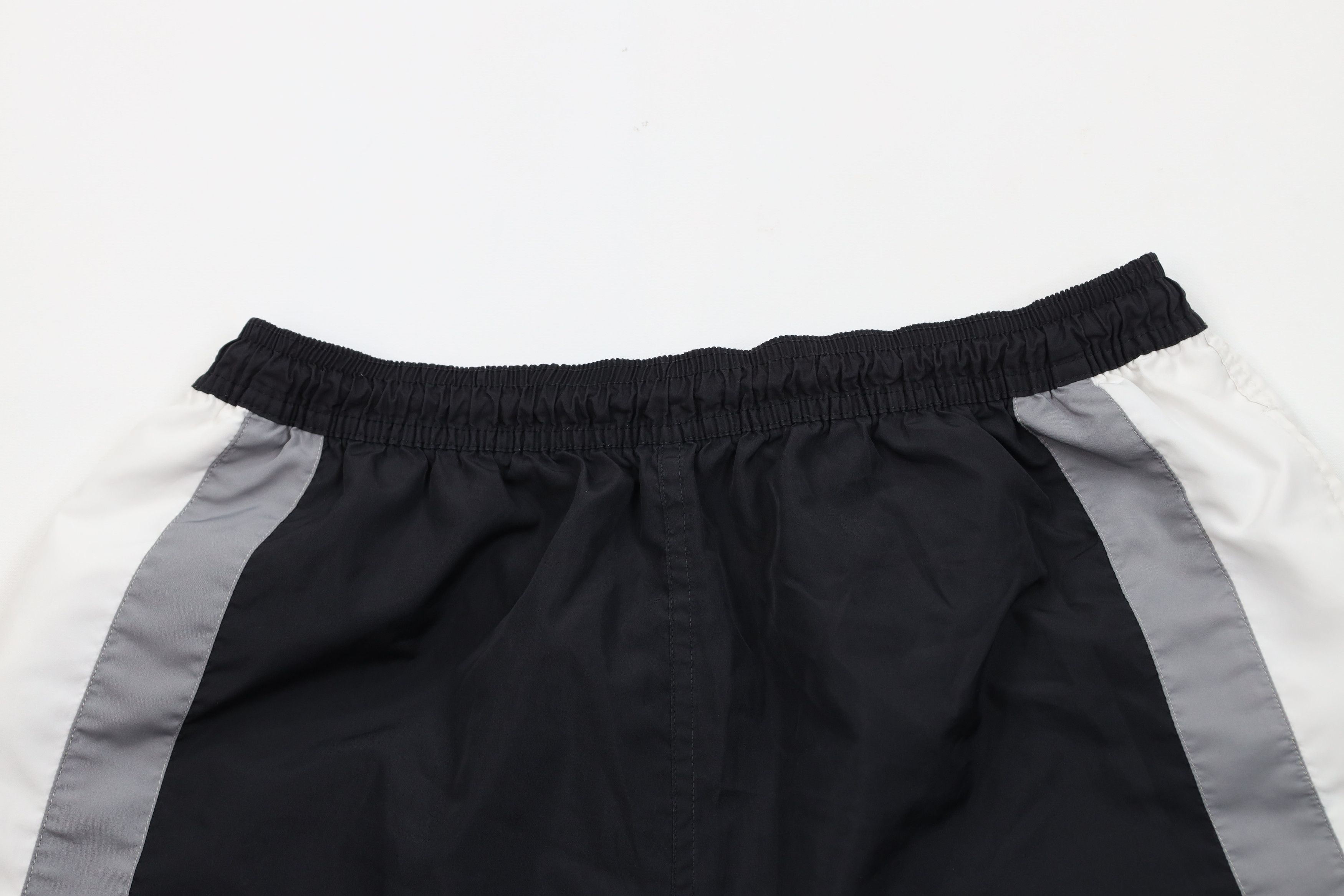 Vintage Vintage 90s Streetwear Block Running Jogging Soccer Shorts Size US 34 / EU 50 - 2 Thumbnail