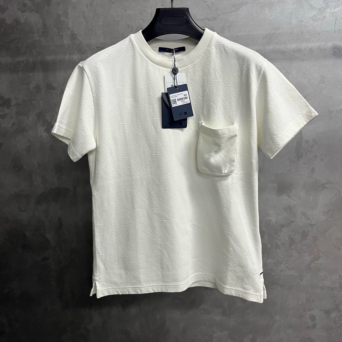 Louis Vuitton Louis Vuitton White Monogram 3D Pocket T-shirt Size XS / US 0-2 / IT 36-38 - 1 Thumbnail