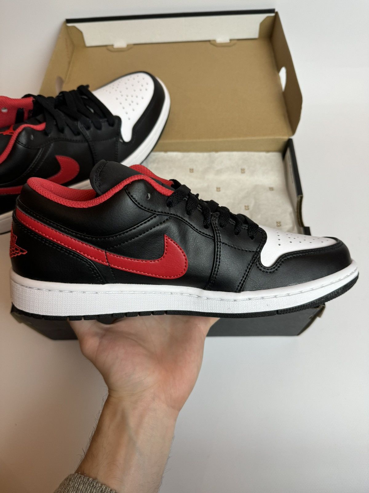 Jordan Brand × Nike DS Nike Air Jordan 1 Low 553558 063 Size US 9 / EU 42 - 2 Thumbnail