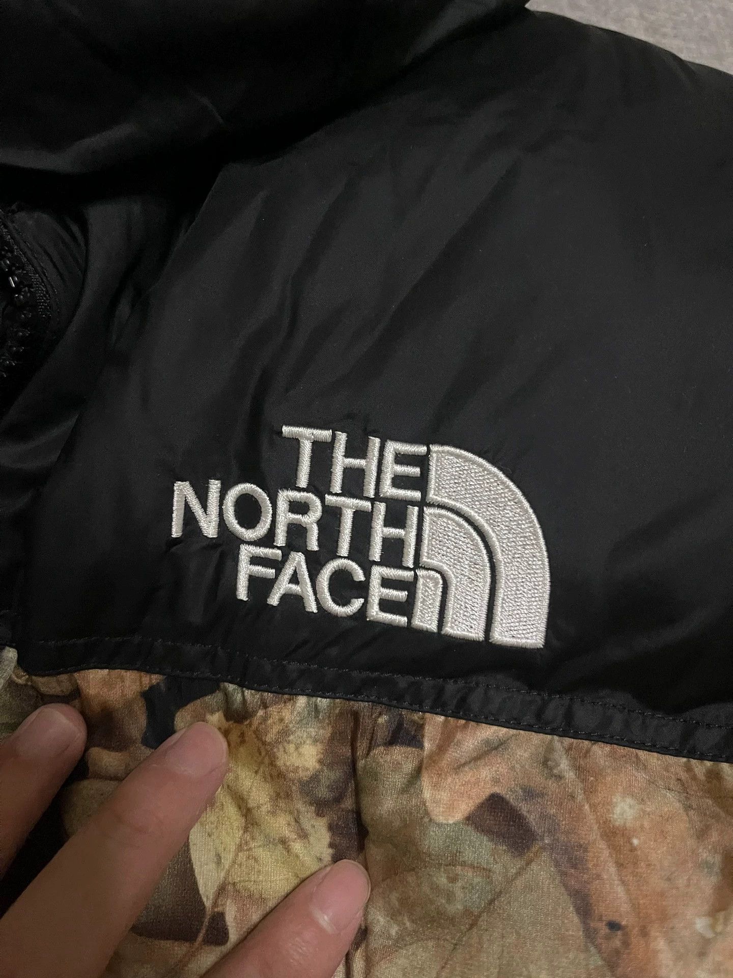 Supreme Supreme x TNF Fallen Leaves Down Jacket L Size US L / EU 52-54 / 3 - 4 Thumbnail