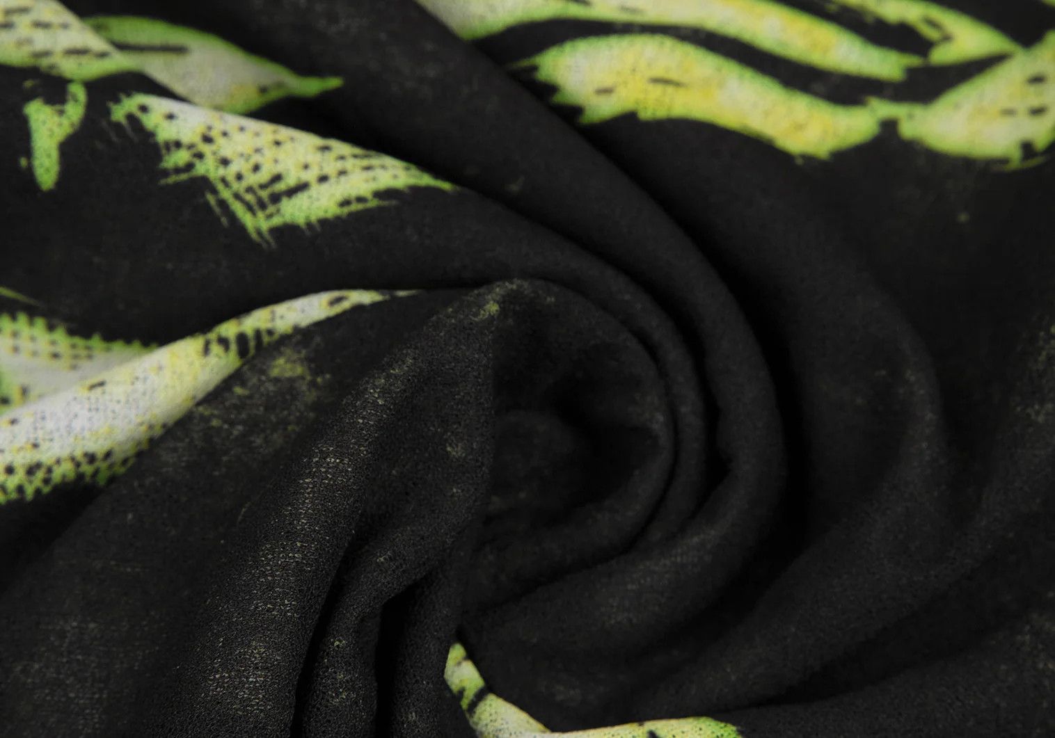 Jean Paul Gaultier Floral Print Large Scarf in Green and Black Size ONE SIZE - 8 Thumbnail
