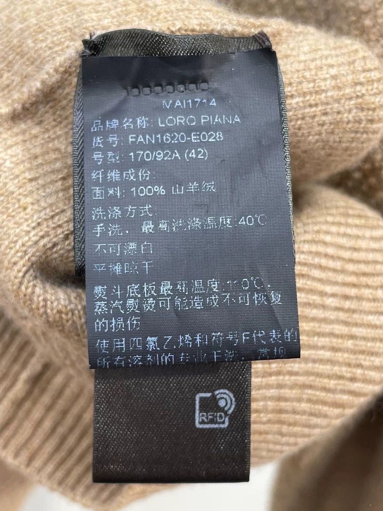 LORO PIANA Soft brown knitted cashmere sweater