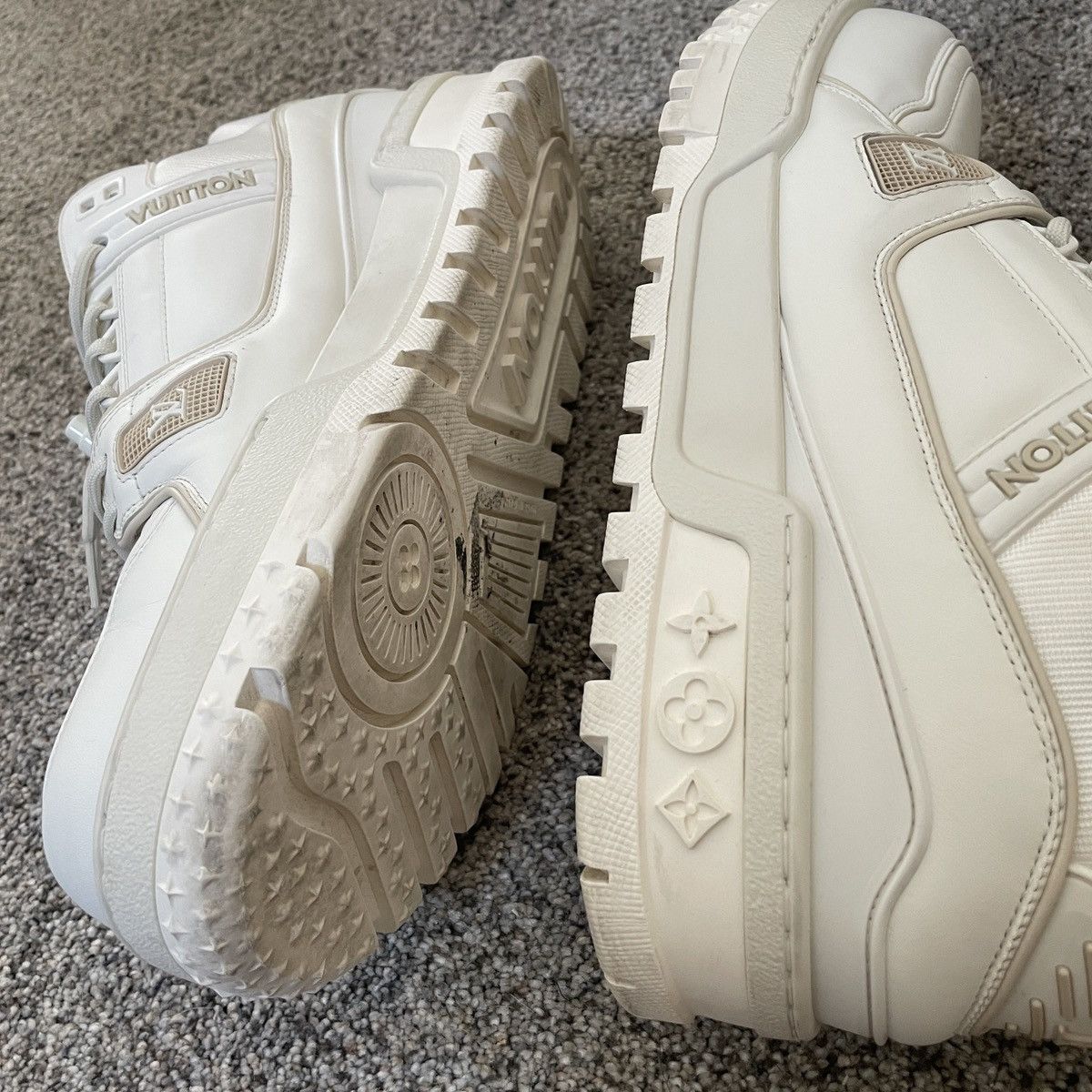 Louis Vuitton LOUIS VUITTON MAXI TRAINER Size US 9 / EU 42 - 11 Thumbnail
