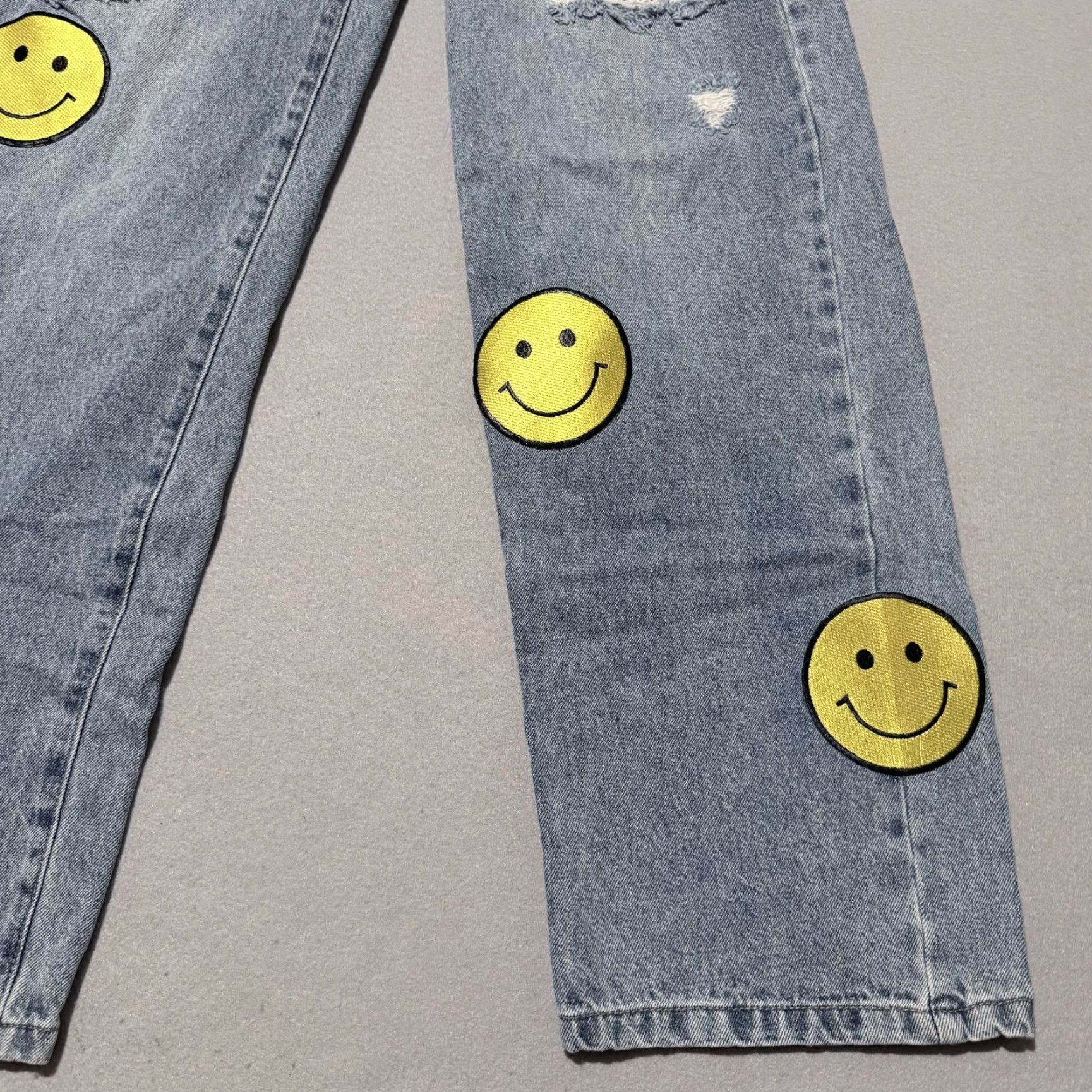 Forever 21 Forever 21 Jeans Women's Blue Denim Distressed Smiley Patch Baggy - 27 Size 27" / US 4 / IT 40 - 6 Thumbnail