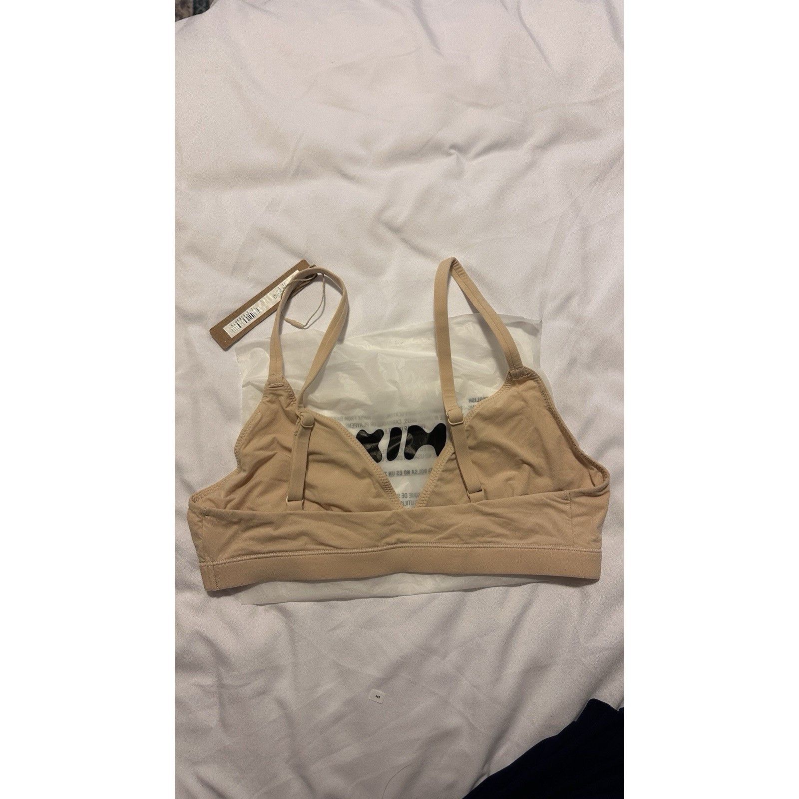 SKIMS NWT SKIMS FITS EVERYBODY TRIANGLE BRALETTE Size ONE SIZE - 2 Thumbnail