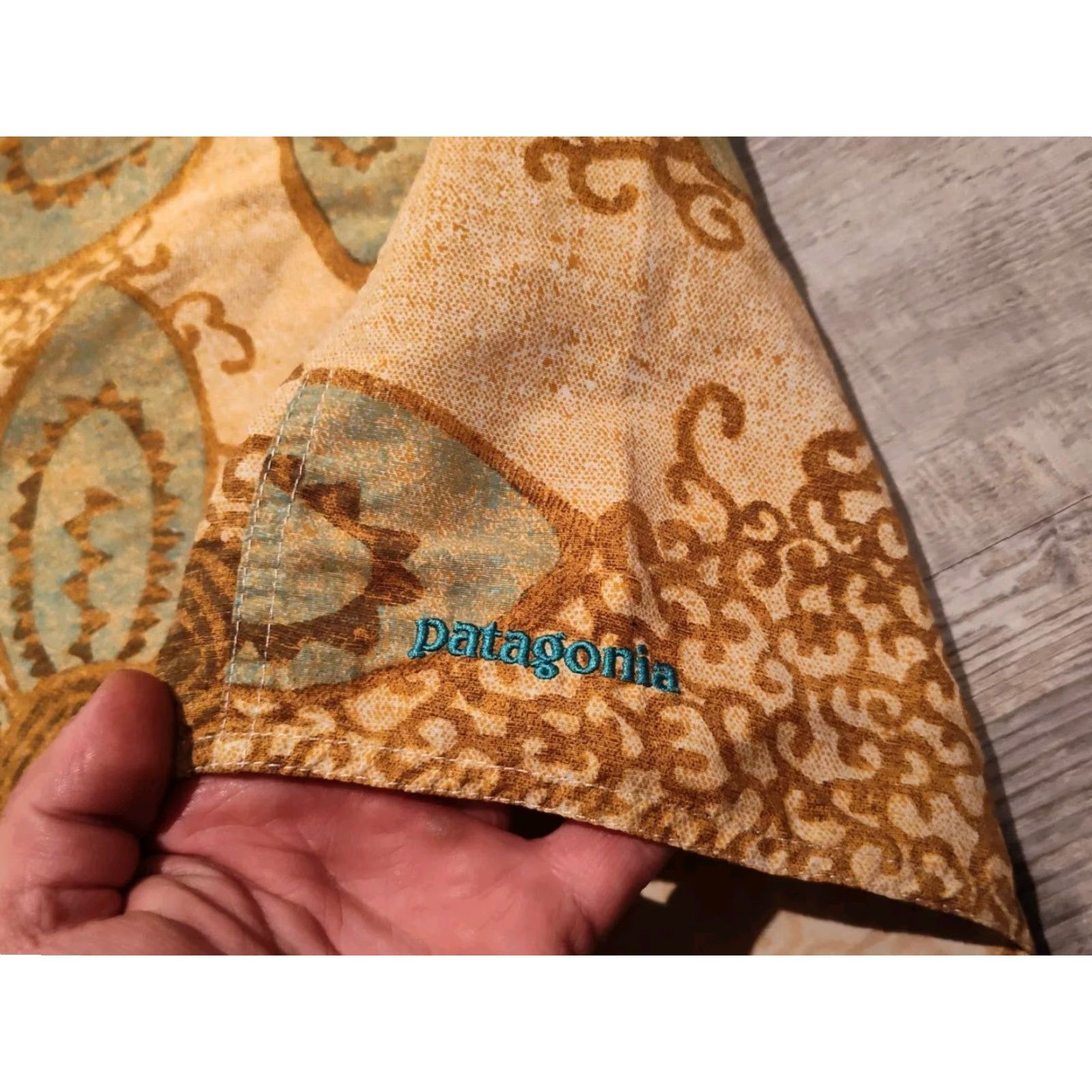 Patagonia Patagonia Wavefarer Shorts Mens 34 Boardshorts Stretch Tropical Beach Tan Brown Size US 34 / EU 50 - 3 Thumbnail