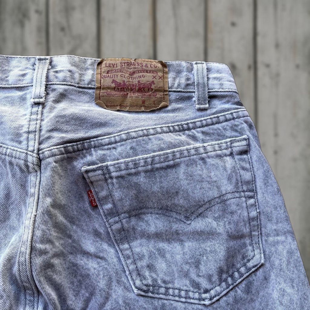 Levi's VINTAGE Levi's 501 Jeans Adult 32x32 Gray Denim Button Fly Straight Men 80s 90s Size US 32 / EU 48 - 1 Thumbnail