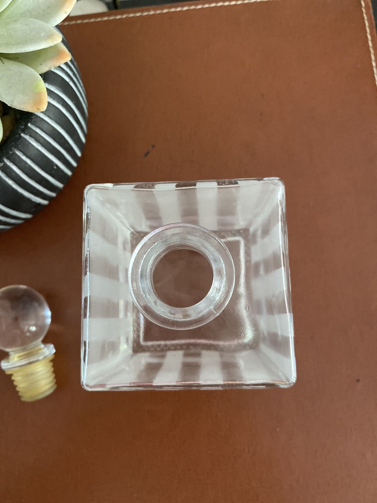 Other BEAUTIFUL LARGE VINTAGE ETCHED STRIPED GLASS PERFUME BOTTLE Size ONE SIZE - 7 Thumbnail