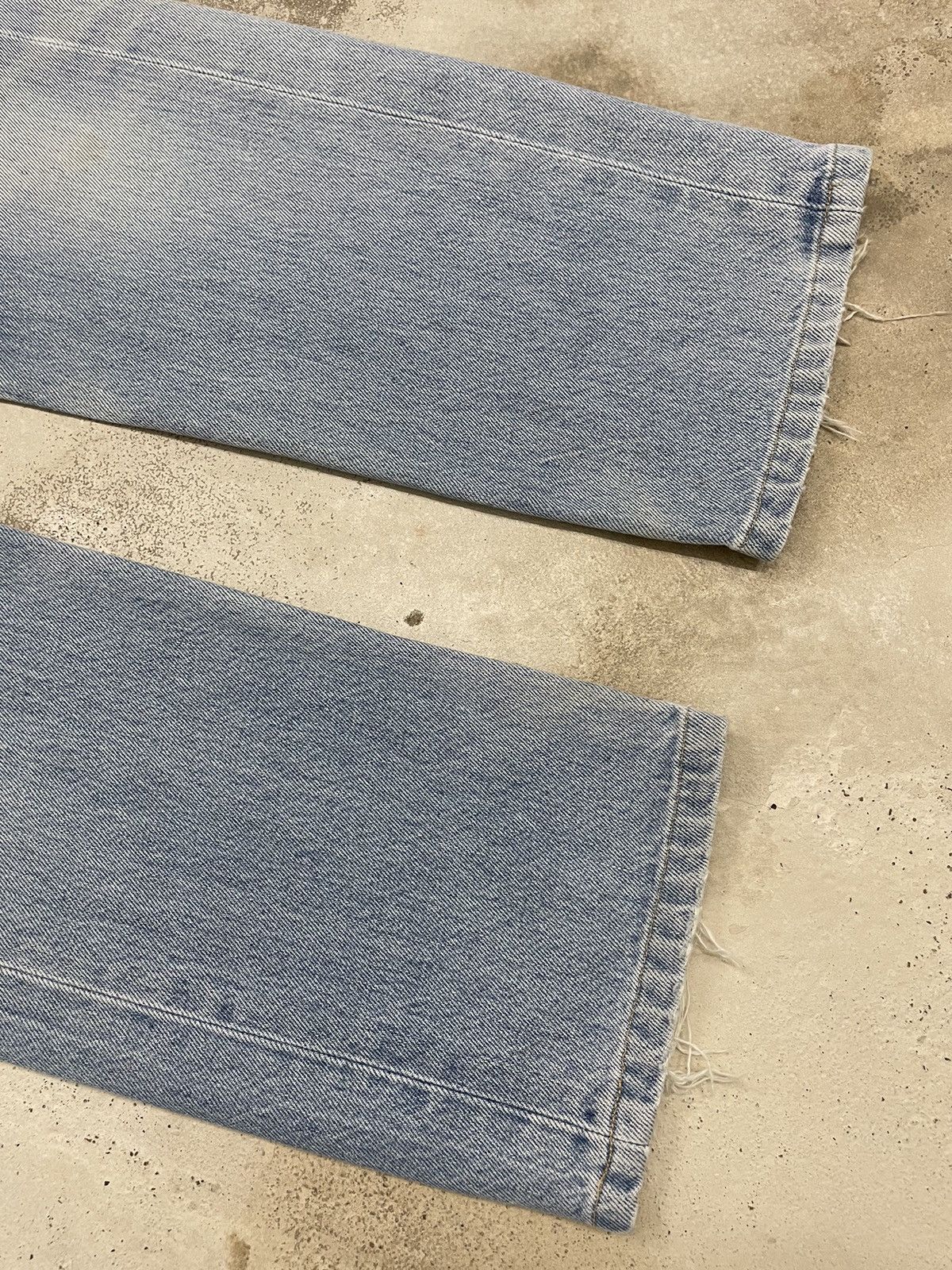 Levi's Vintage Levi’s 501 Light Wash Buttonfly Distressed USA Made Size US 27 - 15 Thumbnail