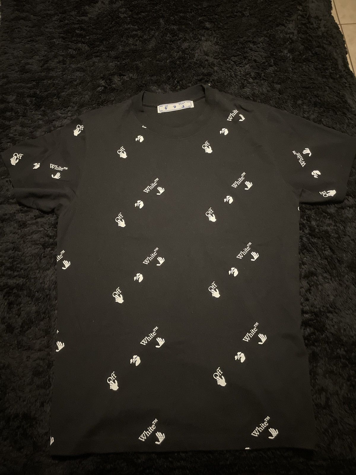 Off-White Off-White All Over Logo Tee Size US XL / EU 56 / 4 - 1 Thumbnail