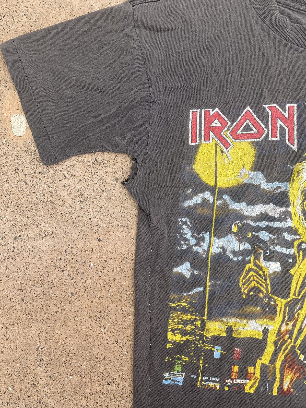 Band Tees Iron Maiden VTG 1997 band distressed Tshirt Size US M / EU 48-50 / 2 - 3 Thumbnail