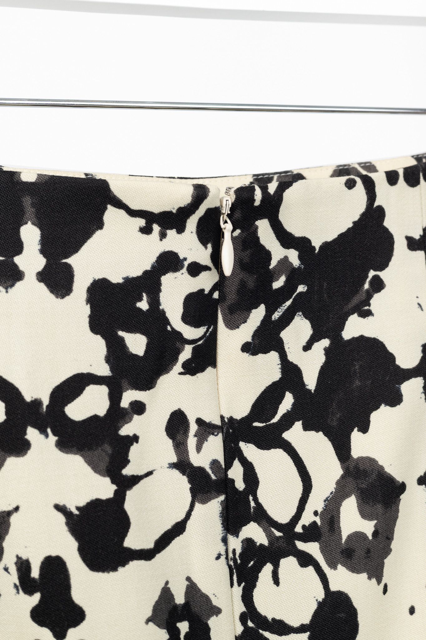 Yves Saint Laurent Yves Saint Laurent PF/08 Abstract Wool Pencil Skirt Size 28" / US 6 / IT 42 - 6 Thumbnail