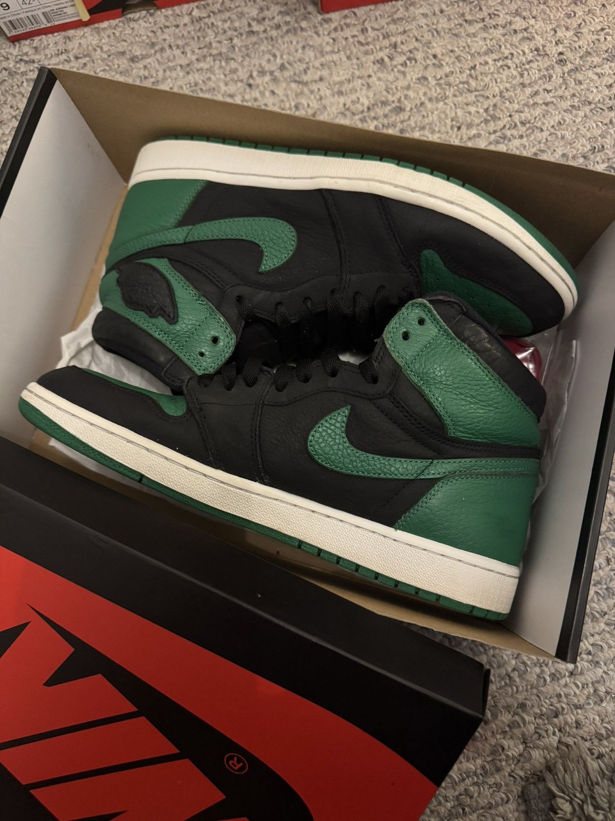 Jordan Brand × Nike Size 10 - Jordan 1 Retro High OG Pine Green 2.0 555088-030 Size US 10 / EU 43 - 2 Thumbnail