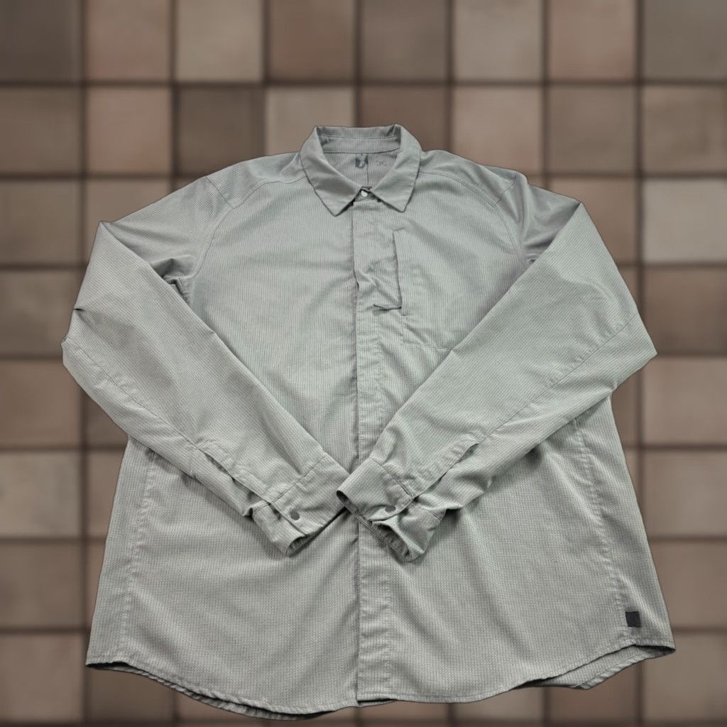 Lululemon Lululemon Shirt Mens Medium Gray Snap Up Long Sleeve Performance Casual Size US M / EU 48-50 / 2 - 1 Thumbnail