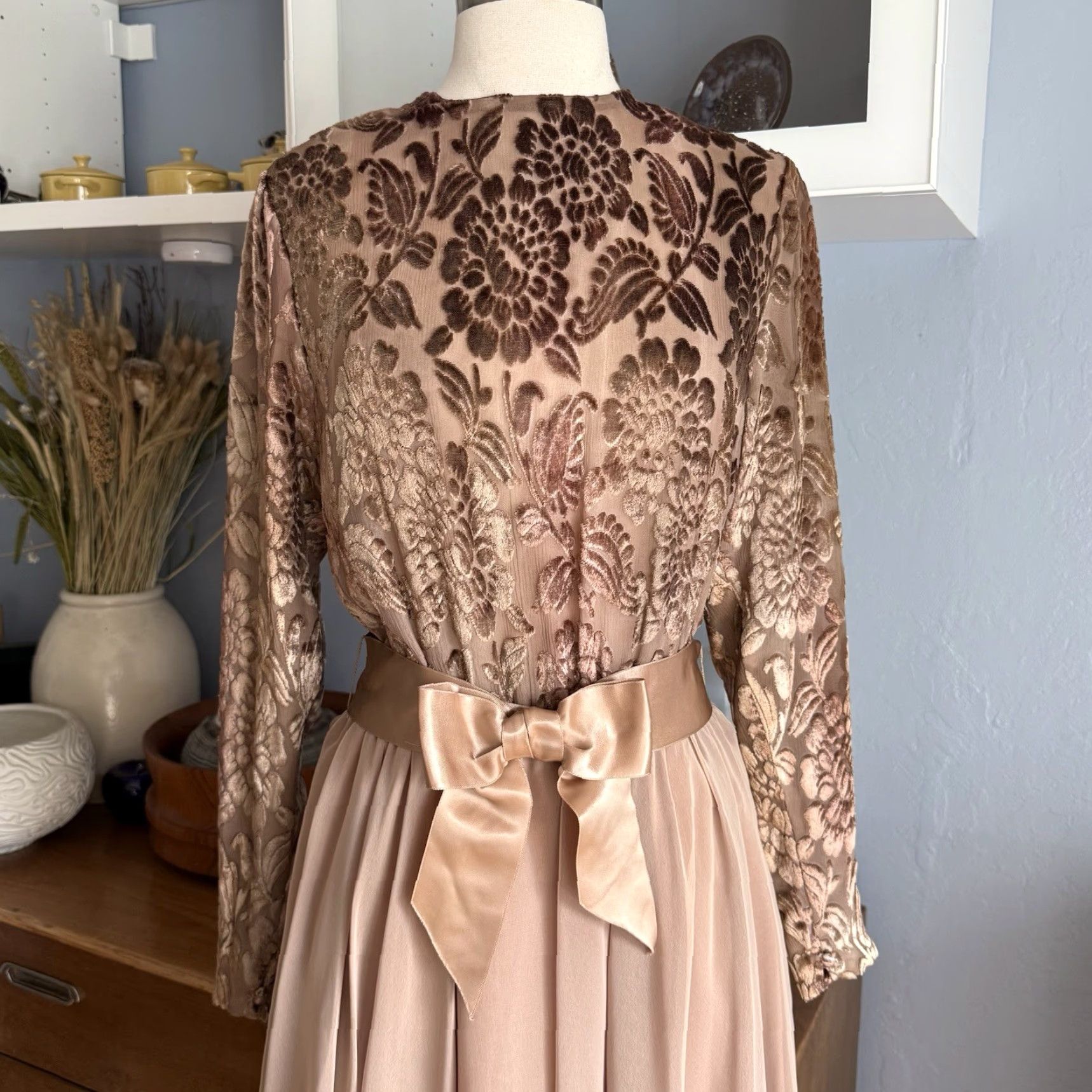 Velvet VINTAGE Harold Levine Boutique Dress Floral Velvet Silk Chiffon Cocktail 70s S Champagne Bohemian Tea Dress Womens Size S / US 4 / IT 40 - 2 Thumbnail