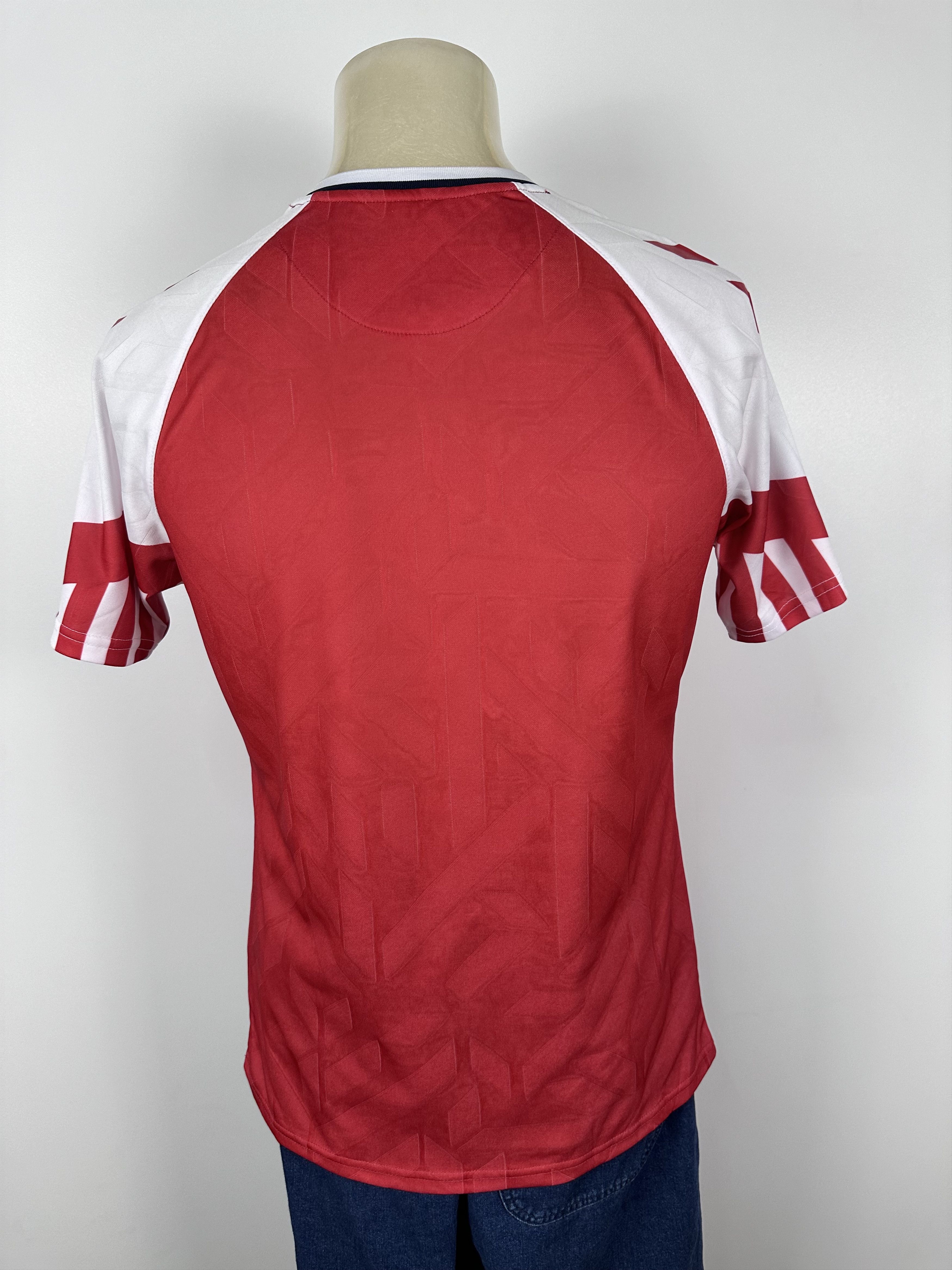Hummel × Vintage DENMARK 2023 2024 HOME FOOTBALL SHIRT SOCCER JERSEY HUMMEL Size US S / EU 44-46 / 1 - 9 Thumbnail