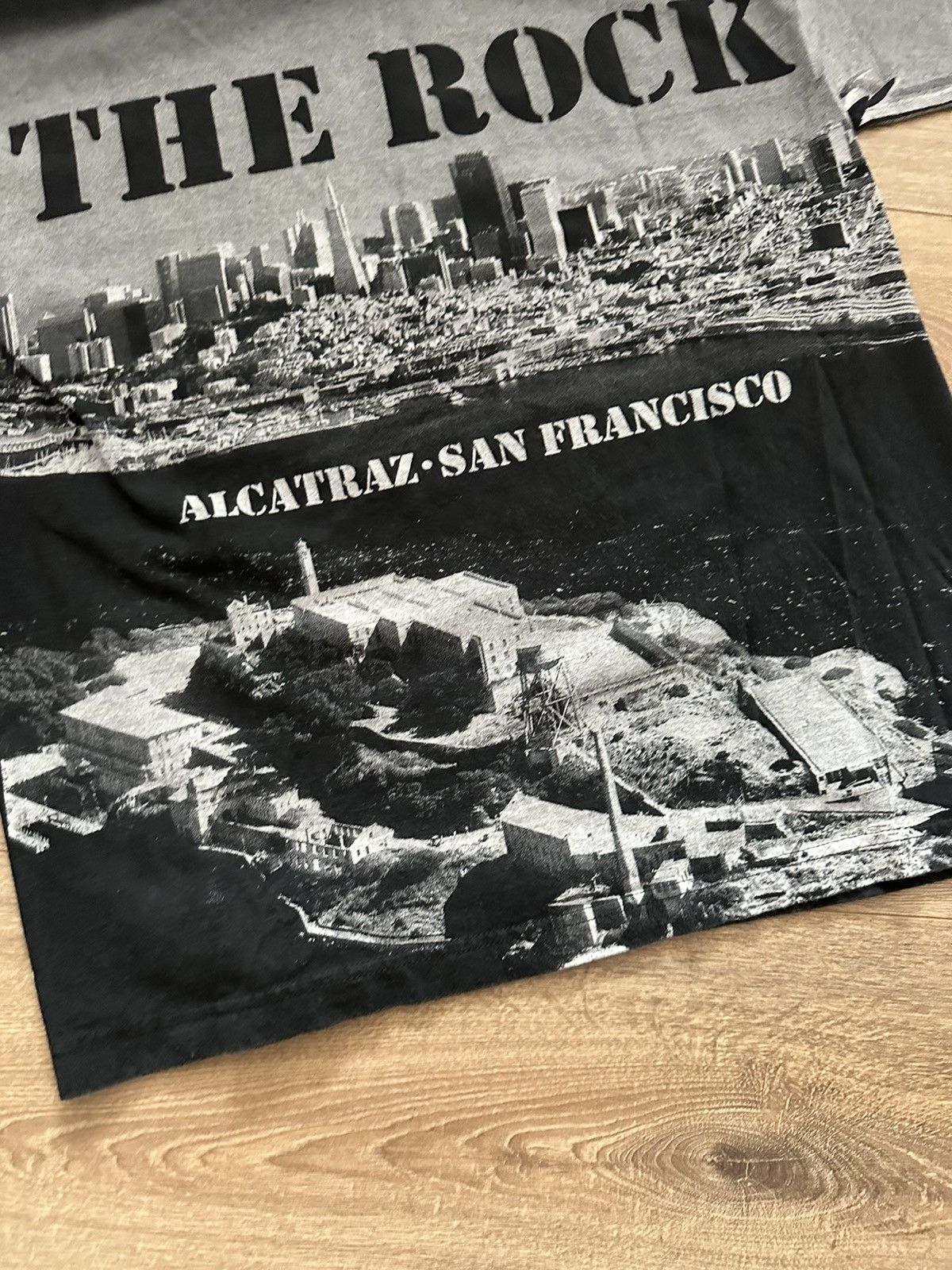 Band Tees 🔥VINTAGE THE ROCK ALCATRAZ AOP OVER PRINTED T-SHIRT🔥 Size US L / EU 52-54 / 3 - 3 Thumbnail