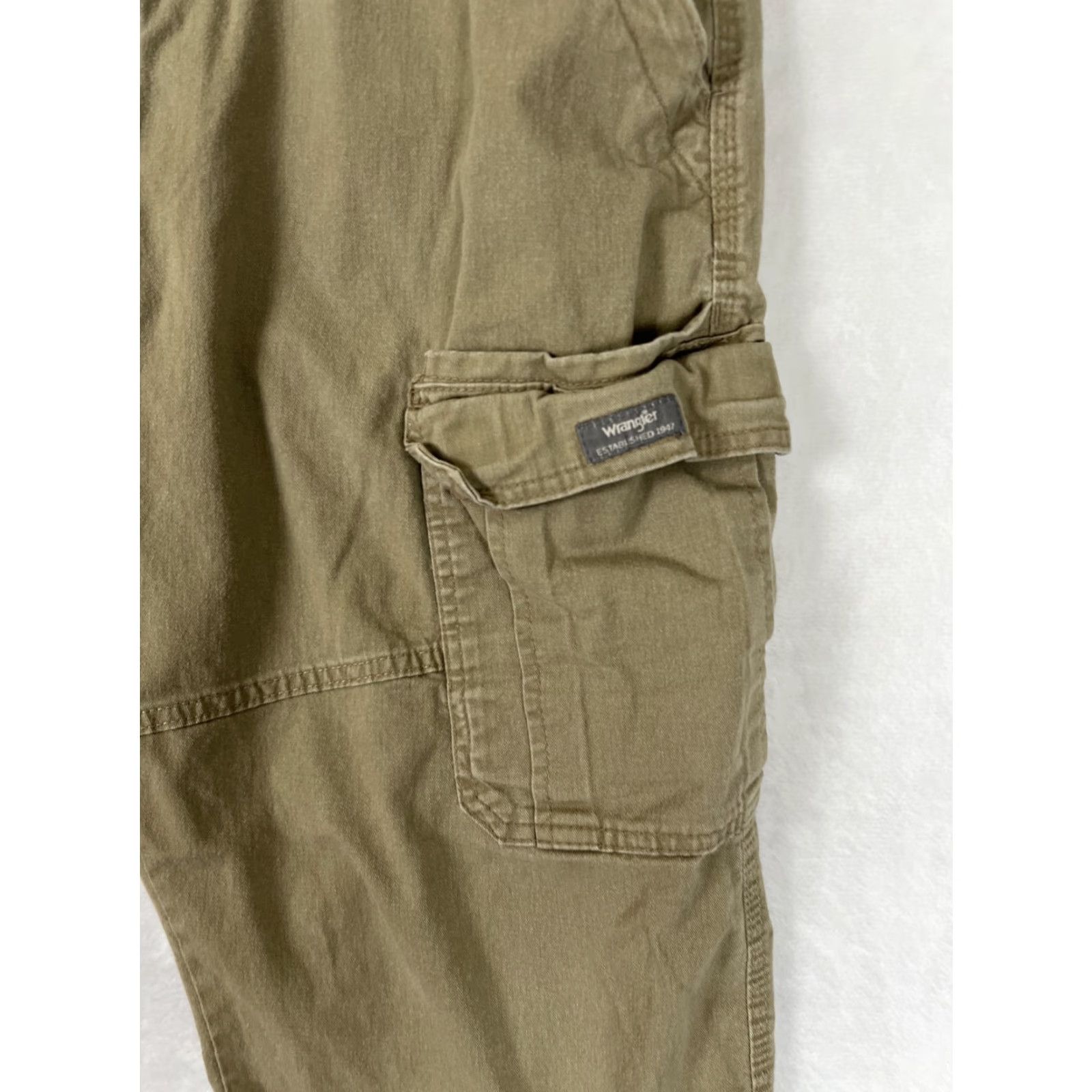 Wrangler Wrangler Cargo Pants Mens 38x30 Relaxed Fit Khaki Tan Stretch Utility Casual Pant Straight Leg Cotton Spandex Canvas Bedrock Size US 38 / EU 54 - 2 Thumbnail