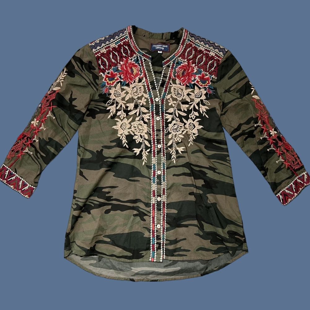 Johnny Was VINTAGE Johnny Was Women's Camouflage Floral Print Button-Down Shirt Small Size S / US 4 / IT 40 - 1 Thumbnail