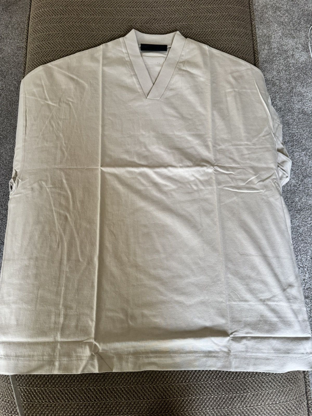 Essentials Essentials Fear of God V-Neck Tee Silver Cloud Large Size US L / EU 52-54 / 3 - 1 Thumbnail