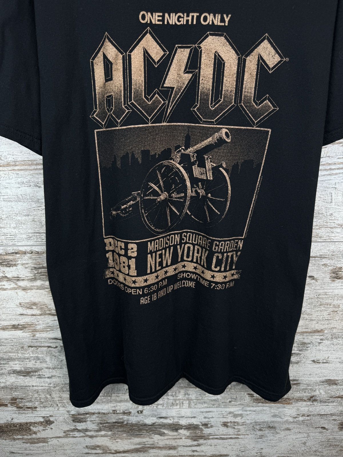 AC/DC × Band Tees × Vintage Mens Vintage AC/DC T-shirt rock band tee one night only Size US XL / EU 56 / 4 - 4 Thumbnail