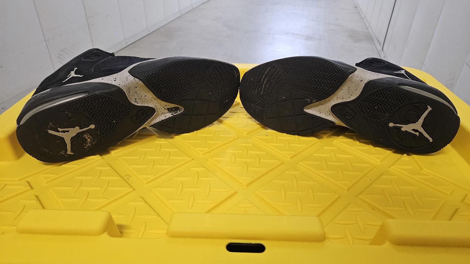 Jordan Brand Air Jordan Max Aura 3 'Black Wolf Grey' Oreo Size US 10.5 / EU 43-44 - 4 Thumbnail