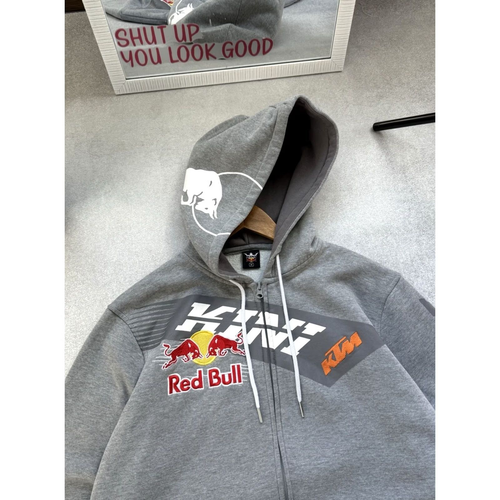 Vintage RED BULL KTM ZIP HOODIE GRAY MOTORRAD Y2K STREETWEAR JACKET HOODED Hoodie Mens L Gray Racing KTM Red Bull Jacket Sports Motorcycle Zip Hooded Size US L / EU 52-54 / 3 - 7 Thumbnail
