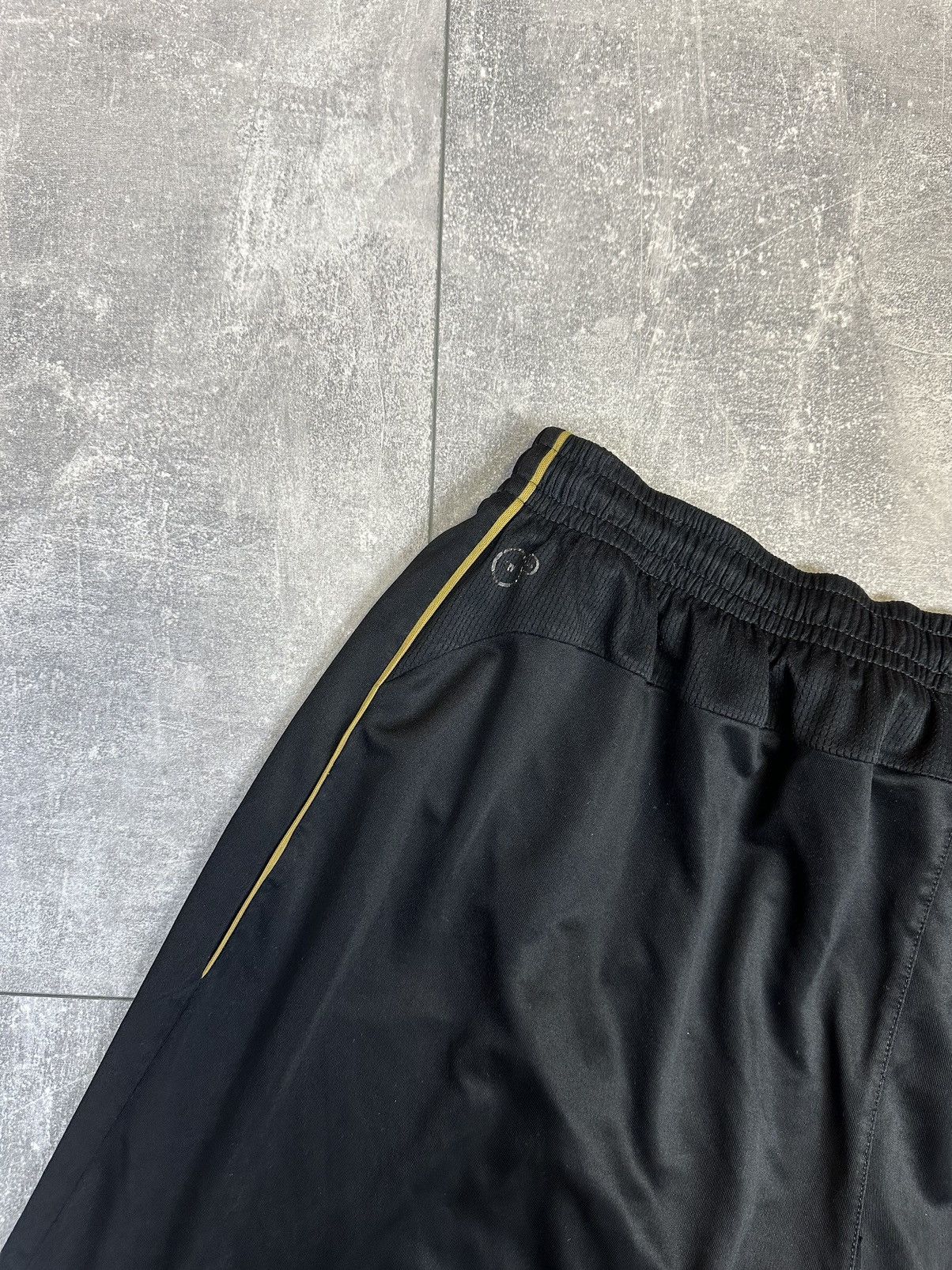Puma Men’s vintage Puma Arsenal soccer shorts Size US 36 / EU 52 - 10 Thumbnail