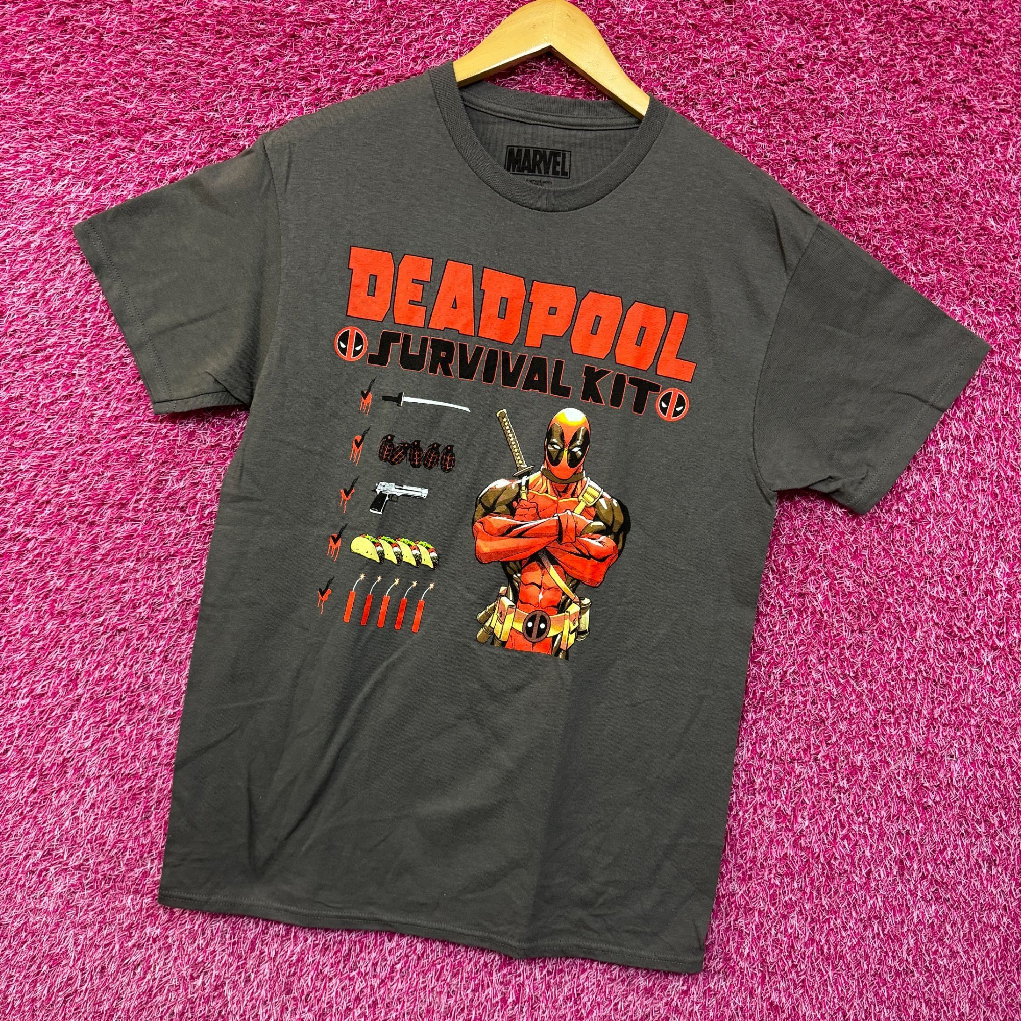 Marvel Comics Dead Pool Survival Kit T-shirt size medium Size US M / EU 48-50 / 2 - 3 Thumbnail