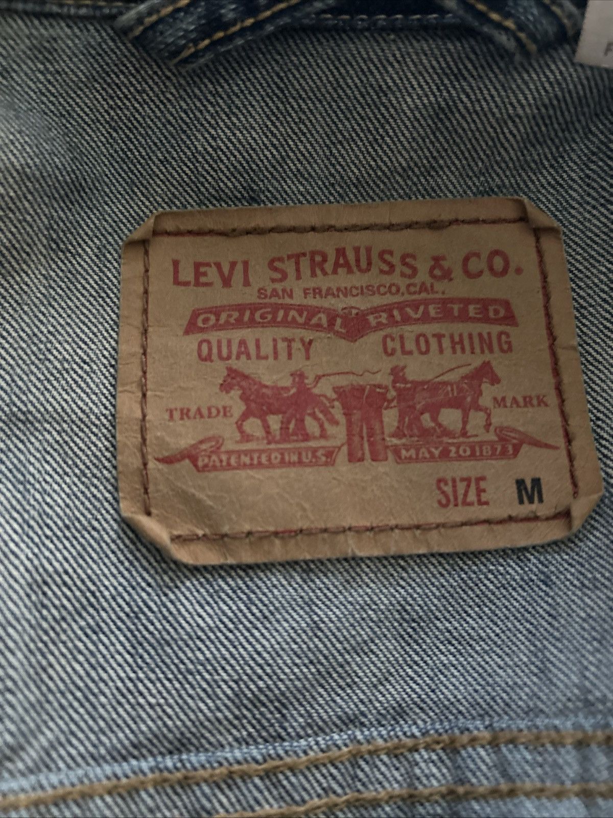 Other Levi's Men's Vintage Light Wash Denim Trucker Jacket Size M Size US M / EU 48-50 / 2 - 3 Thumbnail