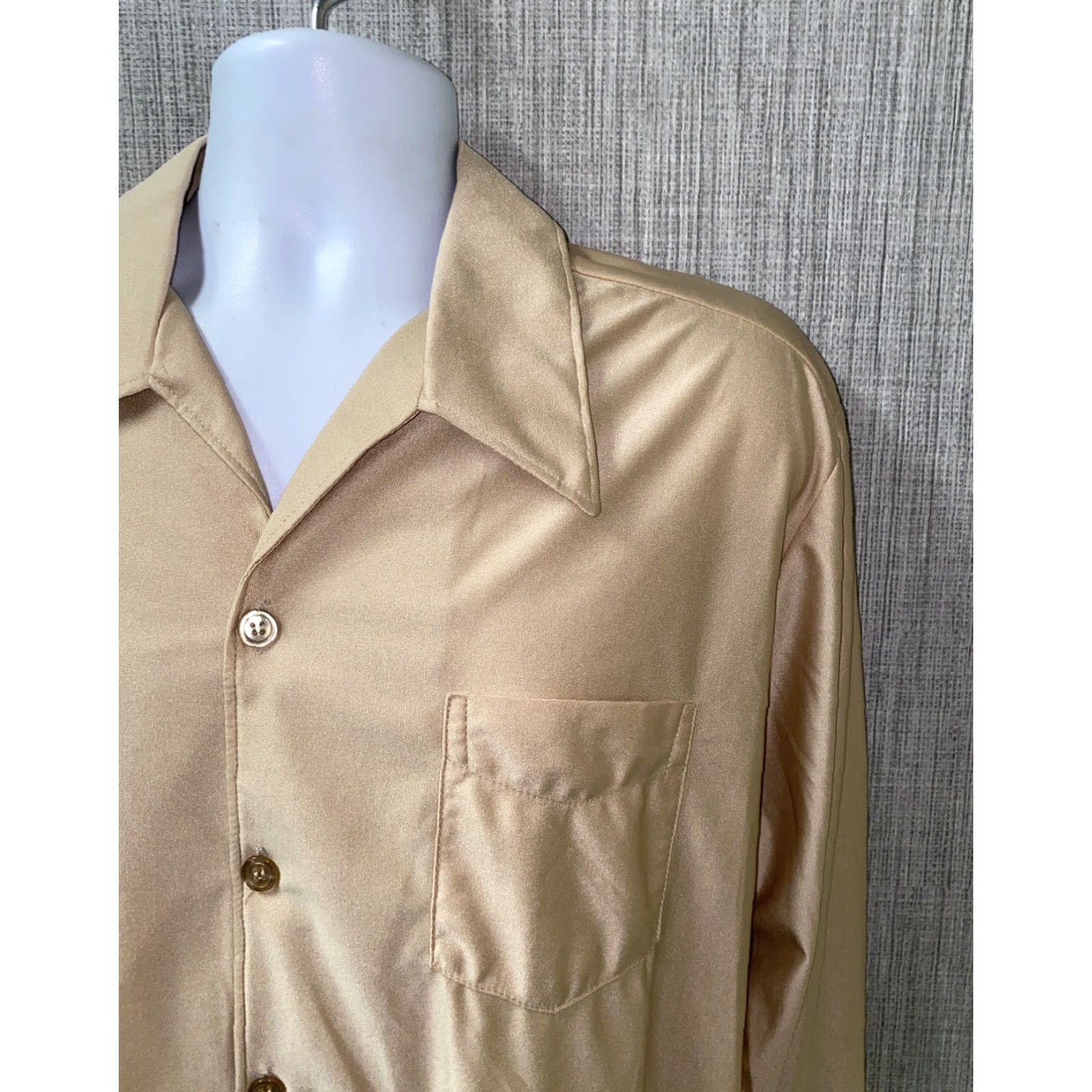 Vintage Nylon Beige Shirt Long Sleeve Button Front Mens XLT USA Made Casual Size US XL / EU 56 / 4 - 2 Thumbnail