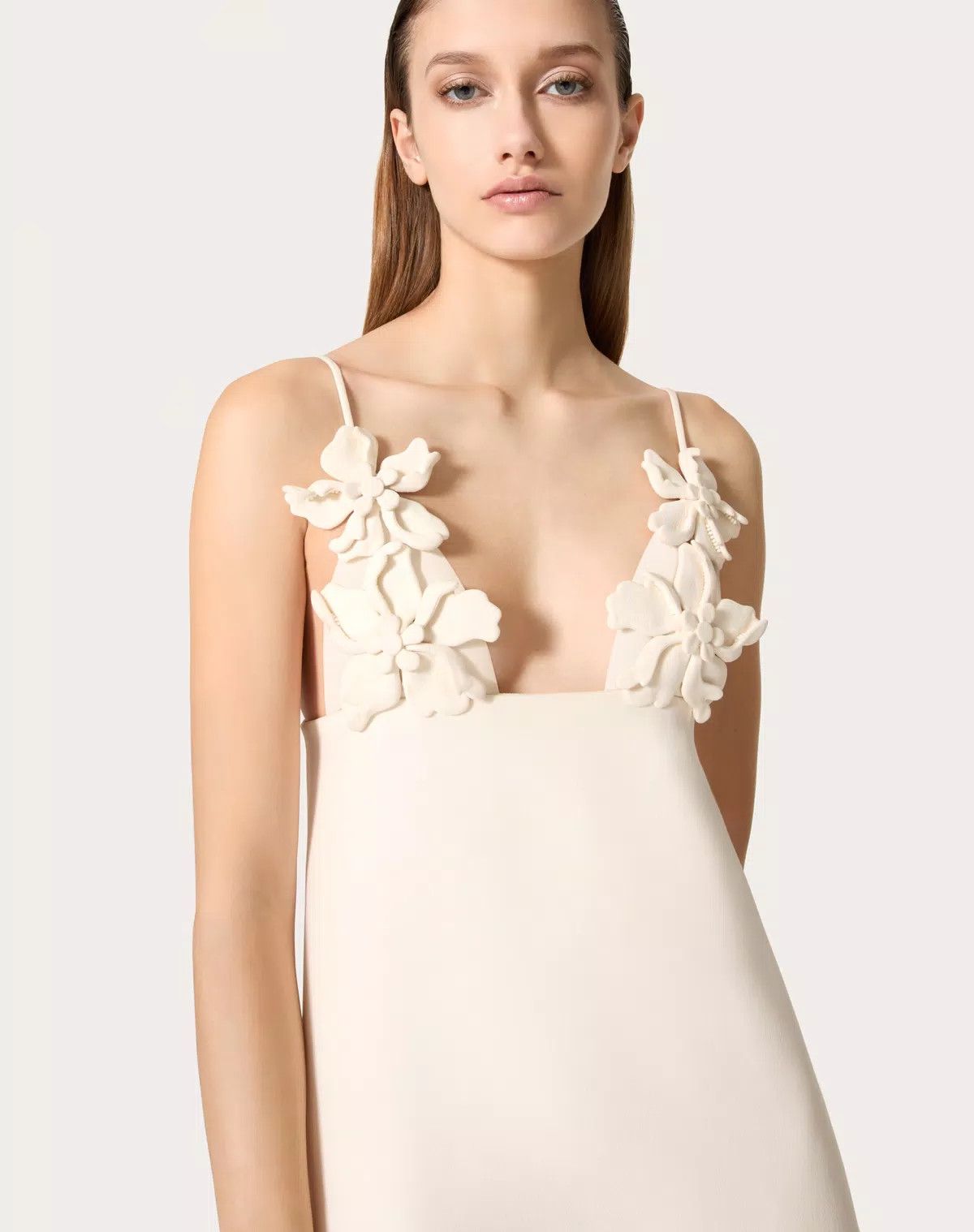 Valentino o1s1wg110525 Embroidered Crepe Couture Short Dress in White Size M / US 6-8 / IT 42-44 - 6 Thumbnail