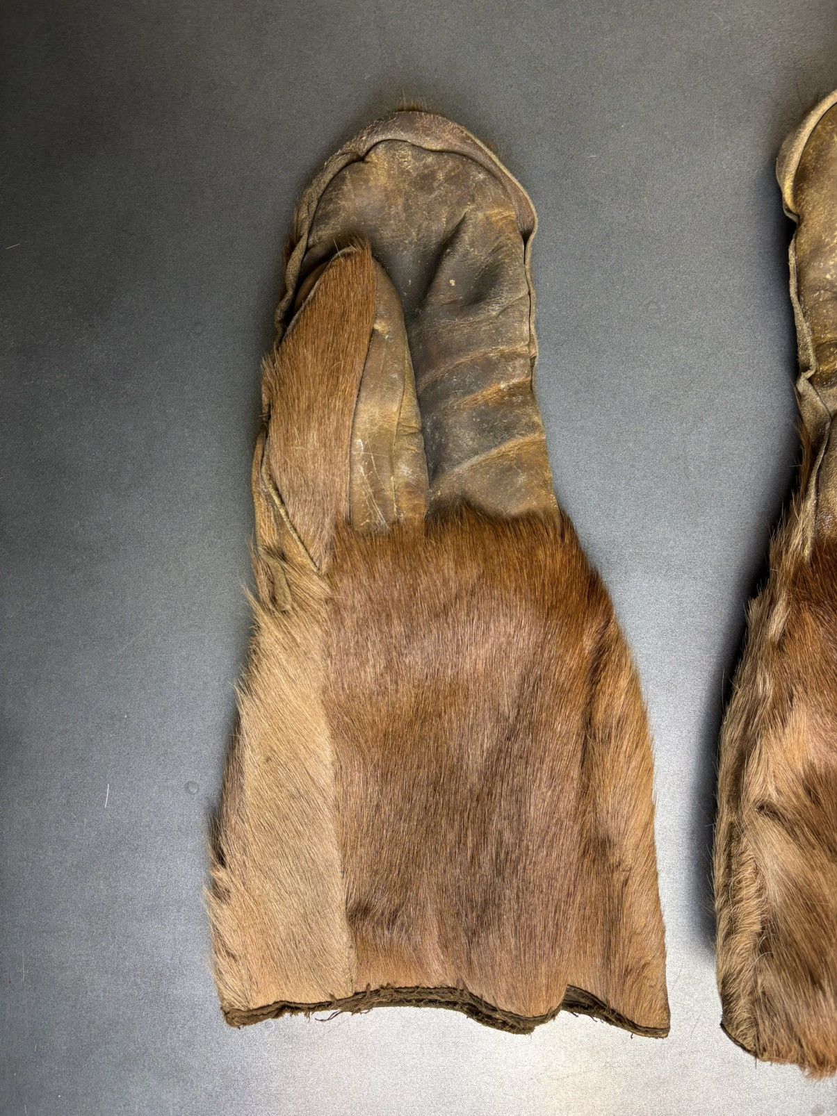 Vintage Antique Bear Fur Gauntlets Vintage Bearskin Mittens WW1 WW2 Size ONE SIZE - 8 Thumbnail