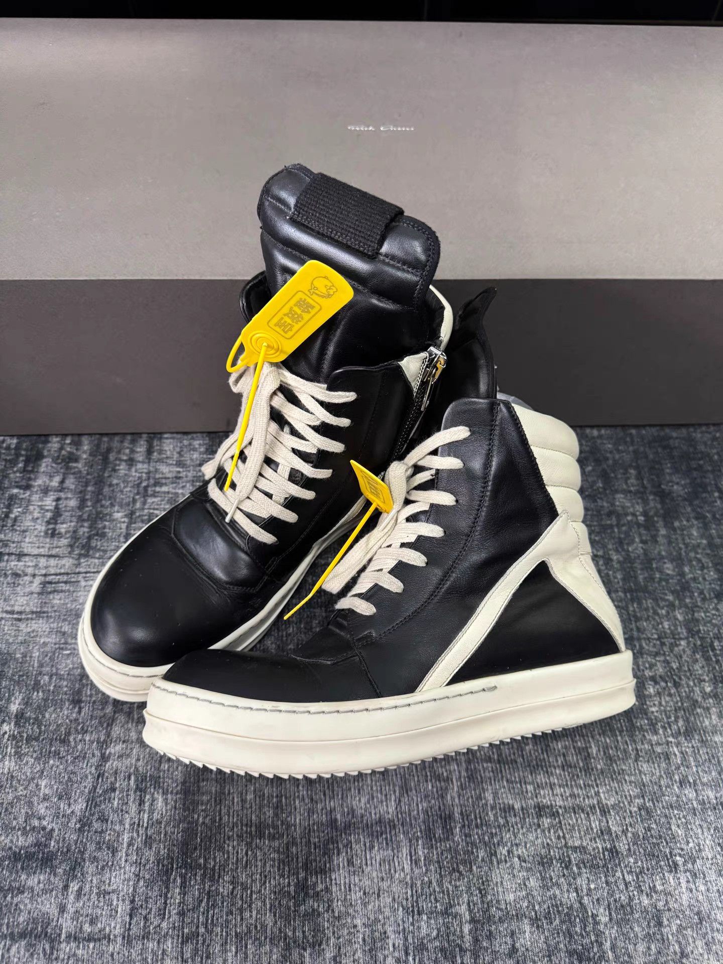 Rick Owens Rick Owens Mainline Triangle Sneakers Size US 9 / IT 39 - 2 Thumbnail