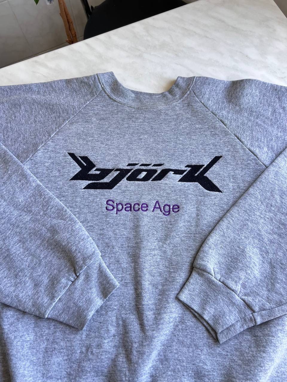 Band Tees Bjork Space Age Tour Vintage 90s Merch sweatshirt big logo Size US L / EU 52-54 / 3 - 1 Thumbnail