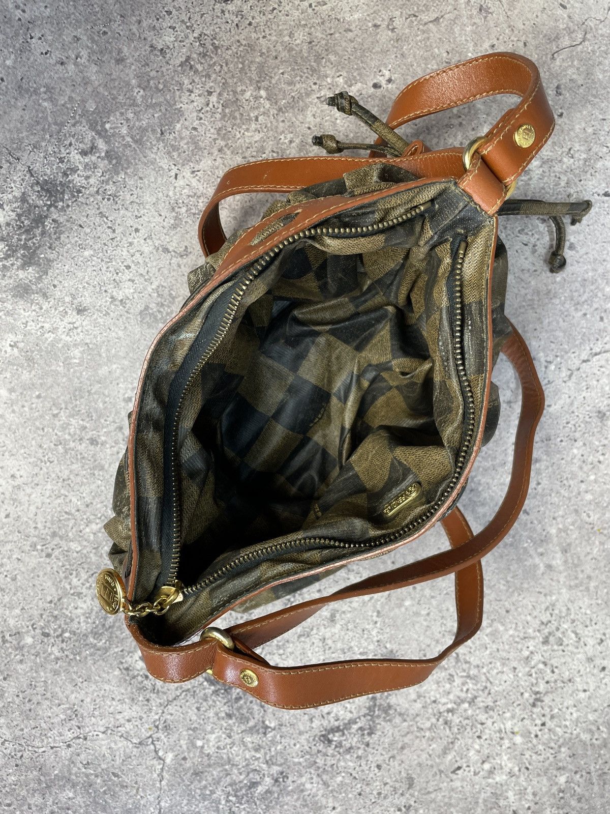 Fendi Fendi Vintage Brown Leather Shoulder Bag Size ONE SIZE - 12 Thumbnail