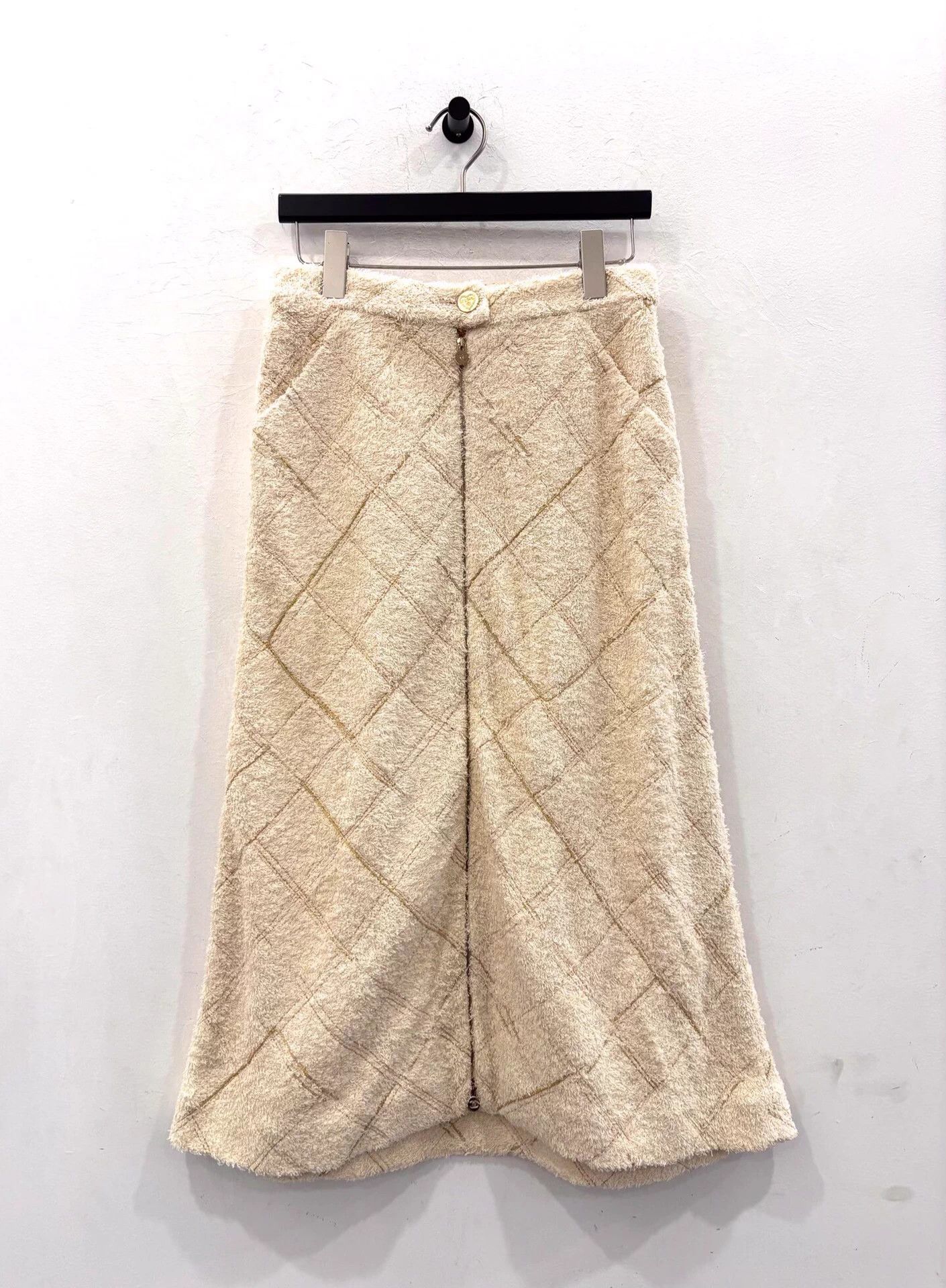 Chanel Chanel 38 ivory terry CC heart gold diamond skirt Size 27" / US 4 / IT 40 - 1 Thumbnail