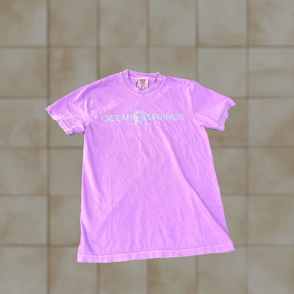 Comfort Colors Comfort Colors Ocean Springs Shirt Mens S Purple Beach Graphic Tee T-Shirt Size US S / EU 44-46 / 1 - 1 Thumbnail