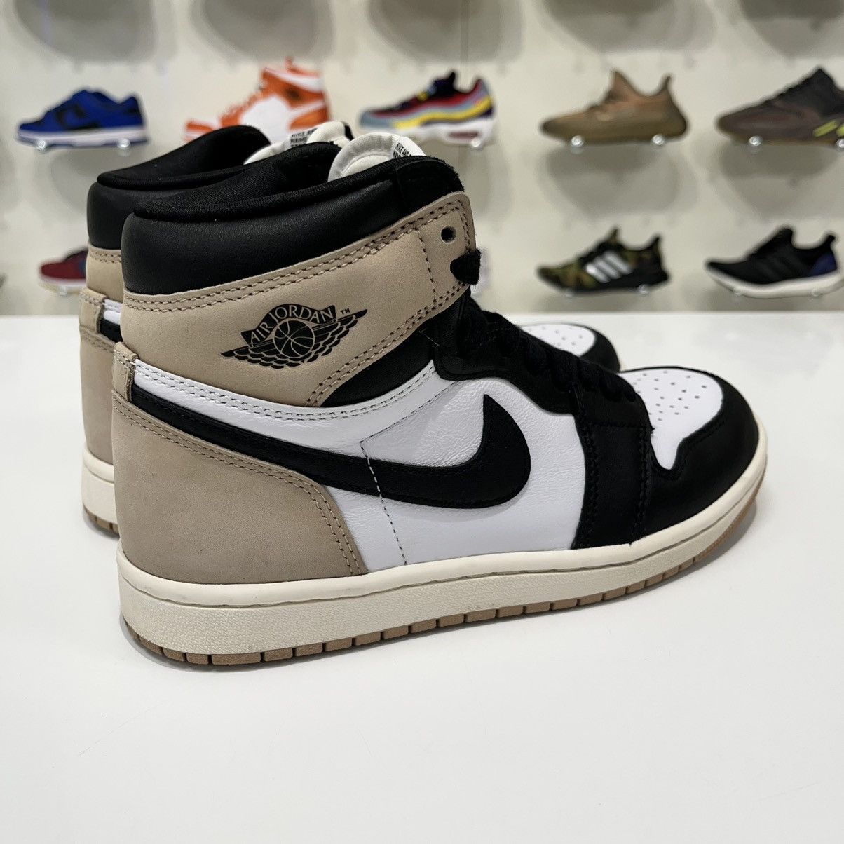 Nike Air Jordan 1 Retro High OG Latte (W) Size US 6.5 / IT 36.5 - 6 Thumbnail