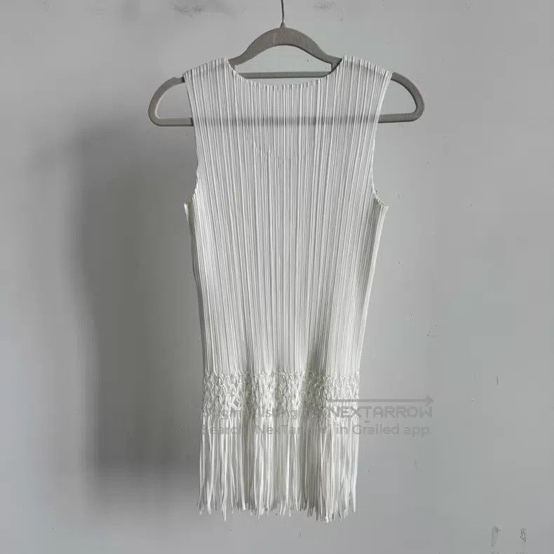 Issey Miyake Issey Miyake Black Short-Sleeve Top Size XL / US 12-14 / IT 48-50 - 2 Thumbnail