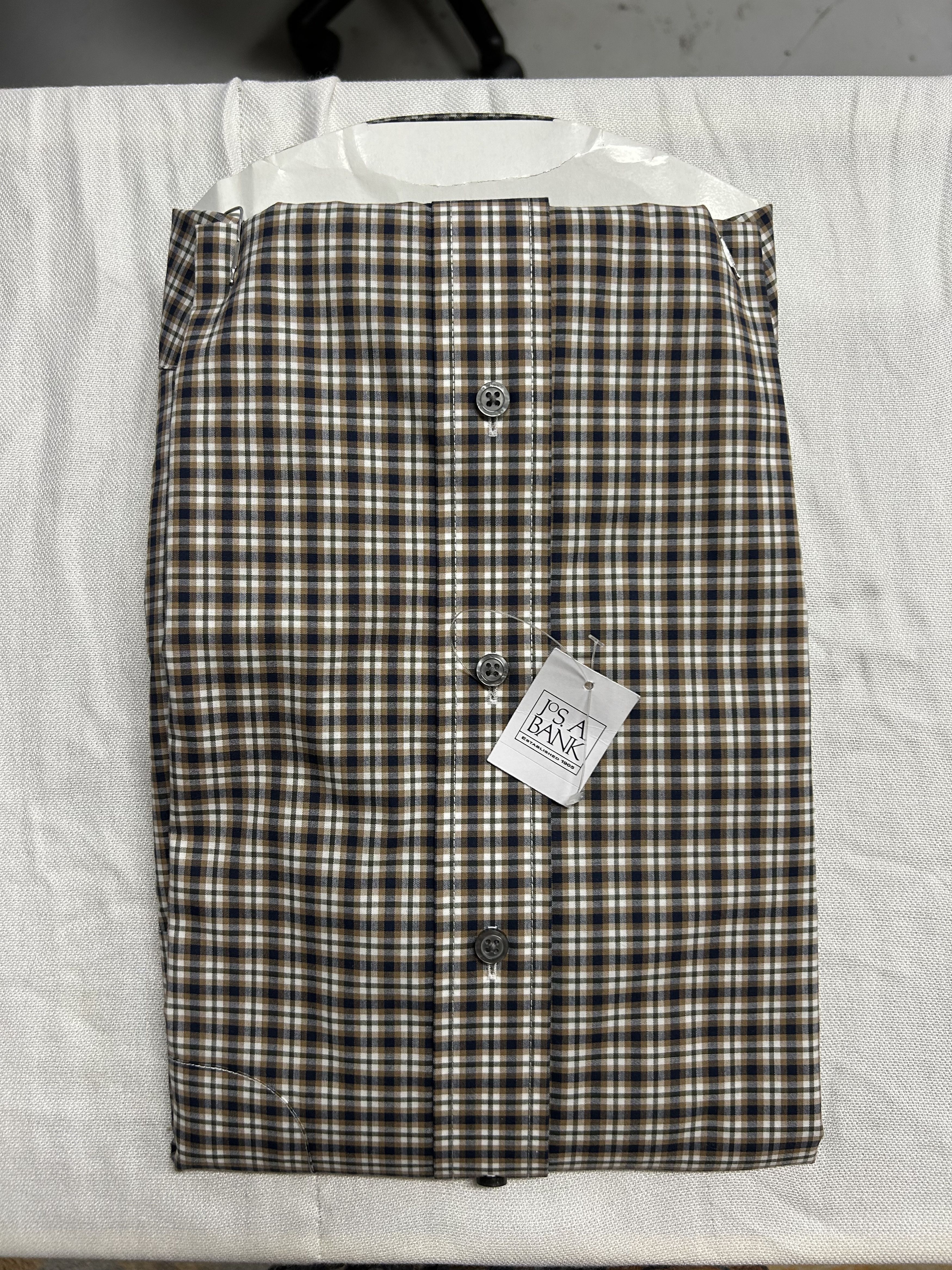 Jos. A. Bank Plaid long sleeve tailored shirt Size US L / EU 52-54 / 3 - 2 Thumbnail