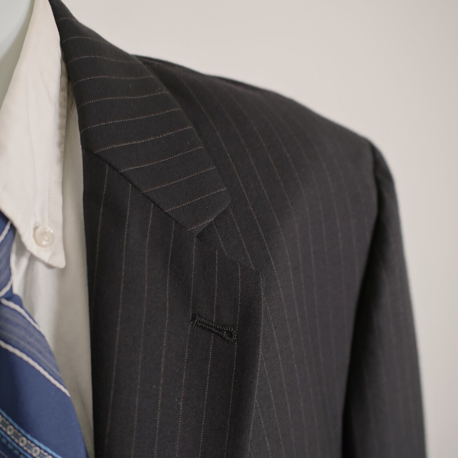 Jos. A. Bank Jos A Bank Signature Wool 2 Piece Suit 42S 39/29 Black W/ Br Size 42S - 5 Thumbnail