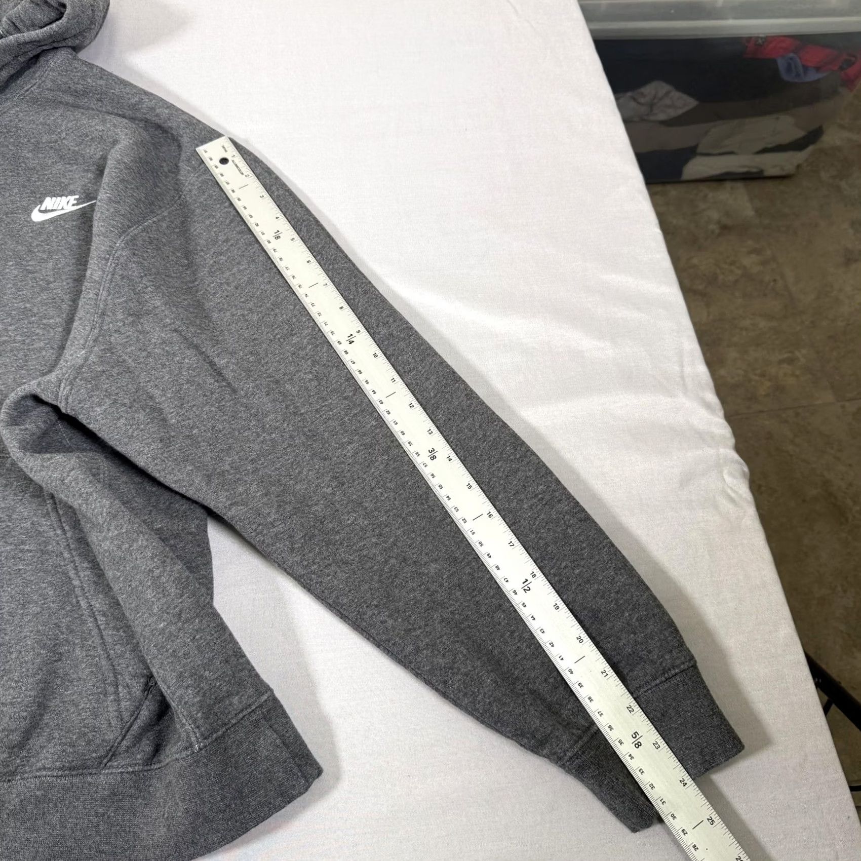 Nike Nike Hoodie Men XL Gray Club Fleece Pullover Sweater Swoosh Kangaroo Pocket Sportswear Nike Clothing Mens XL Gray Pullover Hoodie Size US XL / EU 56 / 4 - 6 Thumbnail