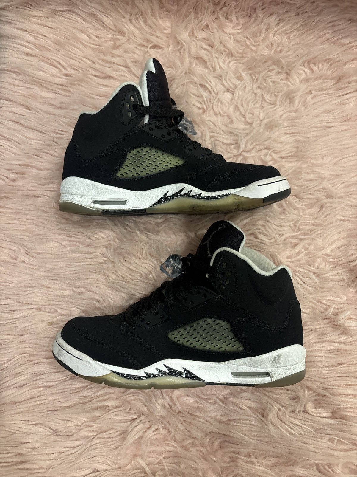Jordan Brand Air Jordan 5 Oreo Size 6.5 – Clean Black/White Size US 6.5 / EU 39-40 - 11 Thumbnail