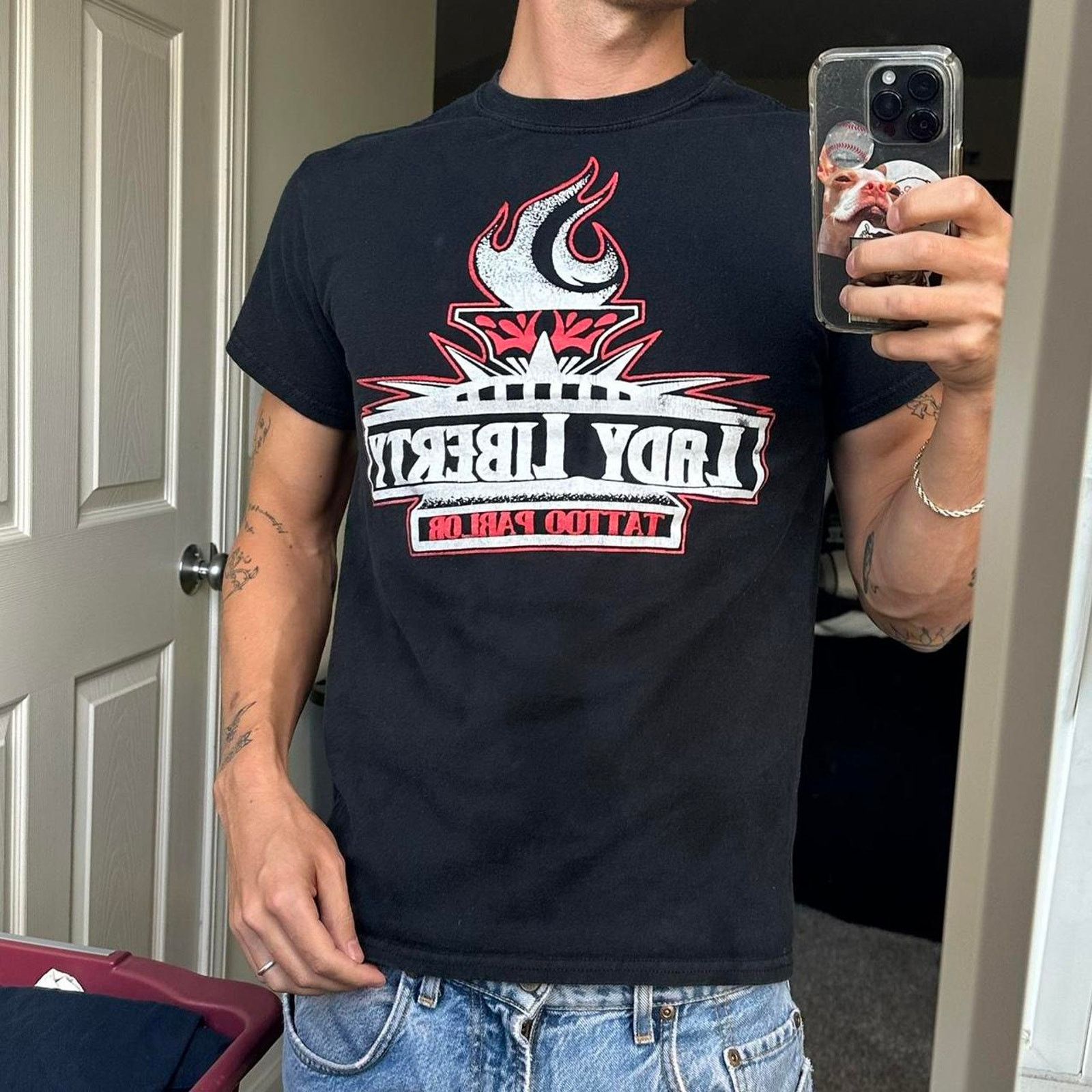 Vintage 2000s Vintage Tattoo Shop Parlor Faded Fityed Graphic Tee Size US S / EU 44-46 / 1 - 5 Thumbnail