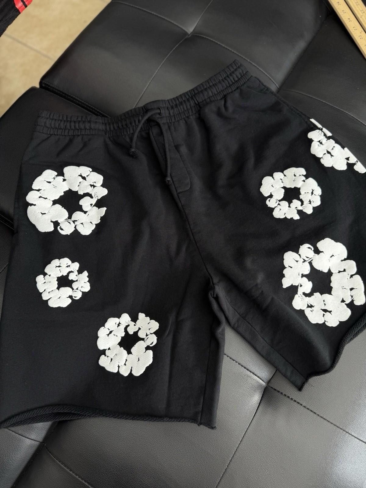 DENIM TEARS Denim Tears Cotton Wreath Shorts Black BRAND NEW 2025