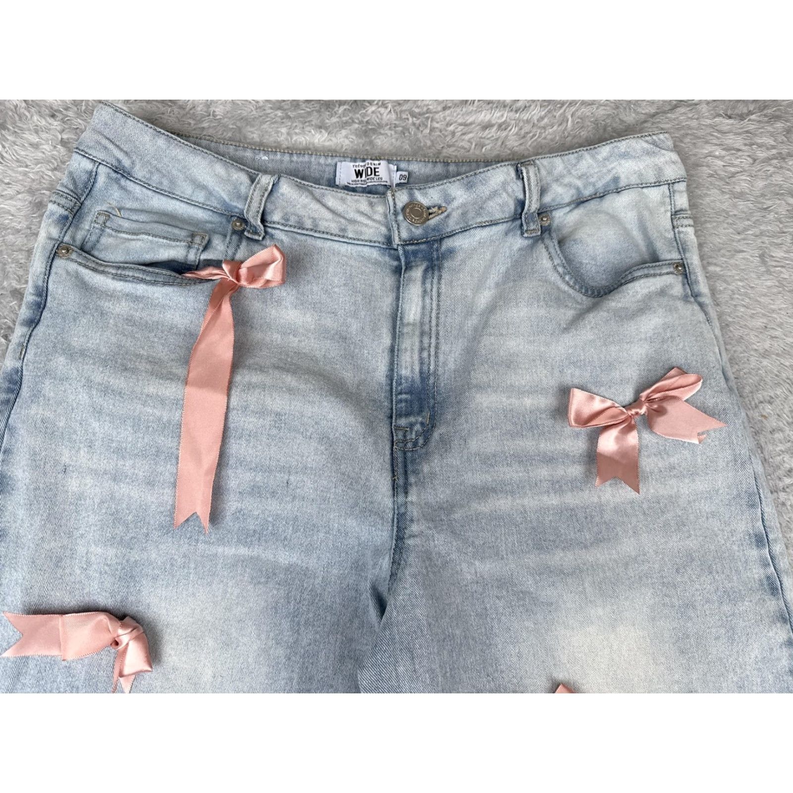 Vintage Refuge Denim Jeans Womens 9 Light Wash High Rise Wide-Leg Bow Embellished 90s Satin Ribbon Pockets Size 30" / US 8 / IT 44 - 4 Thumbnail