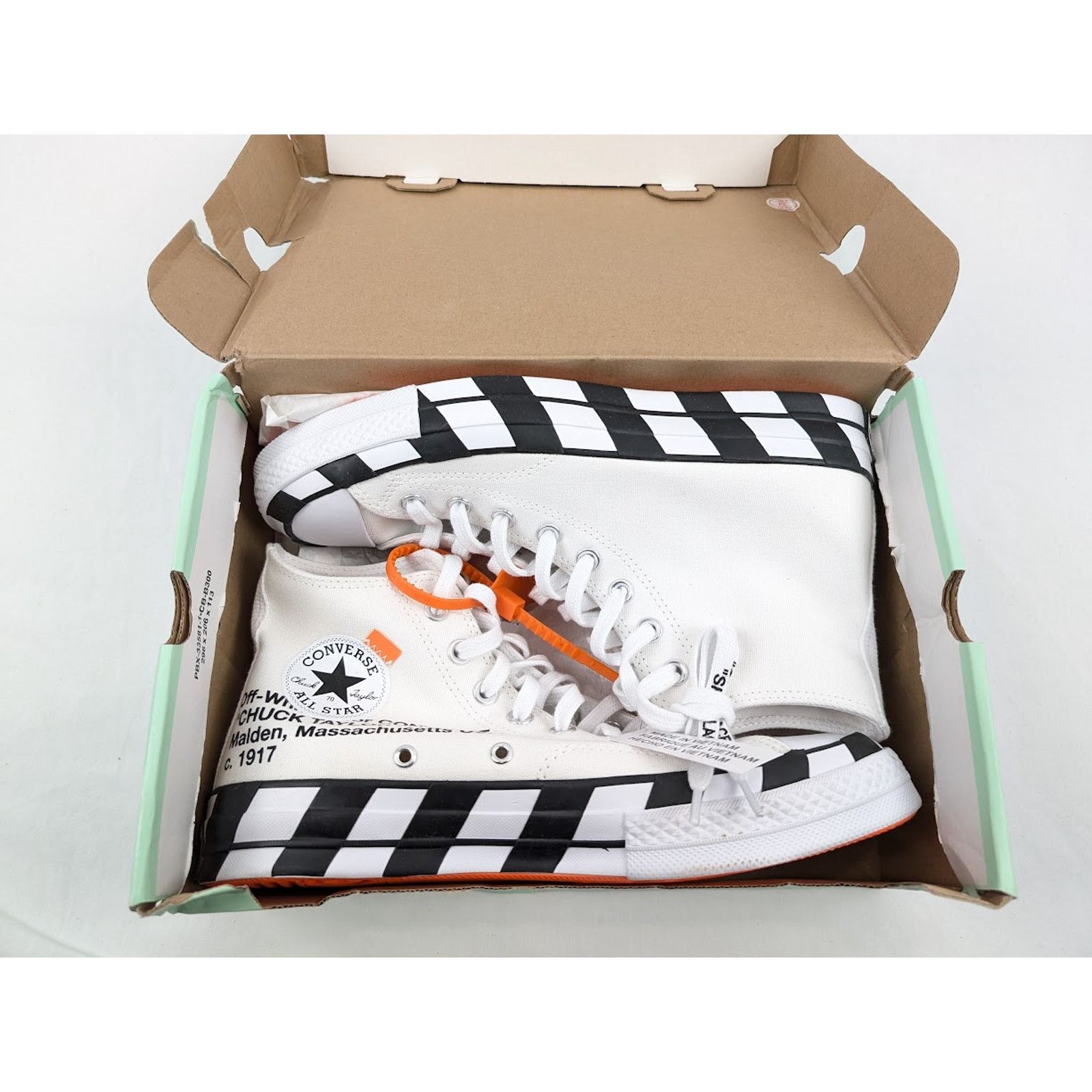 Converse × Off-White o1rshd1 DUP / Unisex Chuck 70 Hi-Top Sneakers in White/Cone Size US 10 / IT 40 - 22 Thumbnail