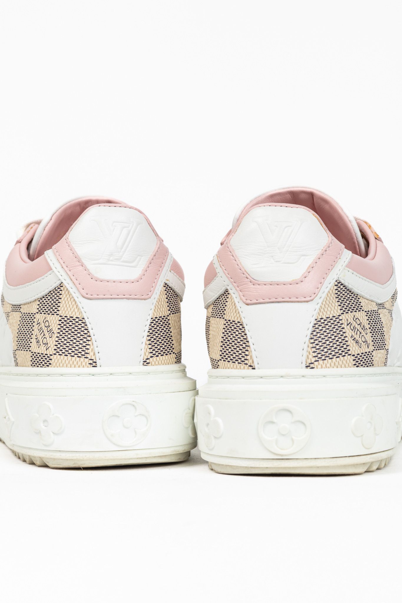 Louis Vuitton Louis Vuitton Time Out Embossed & Damier Azur Sneakers Size US 7.5 / IT 37.5 - 9 Thumbnail